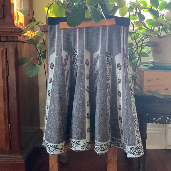 Anthropologie ‘s Moth Wool Skirt Beautiful Pattern Anthropology - Picture 2 of 3
